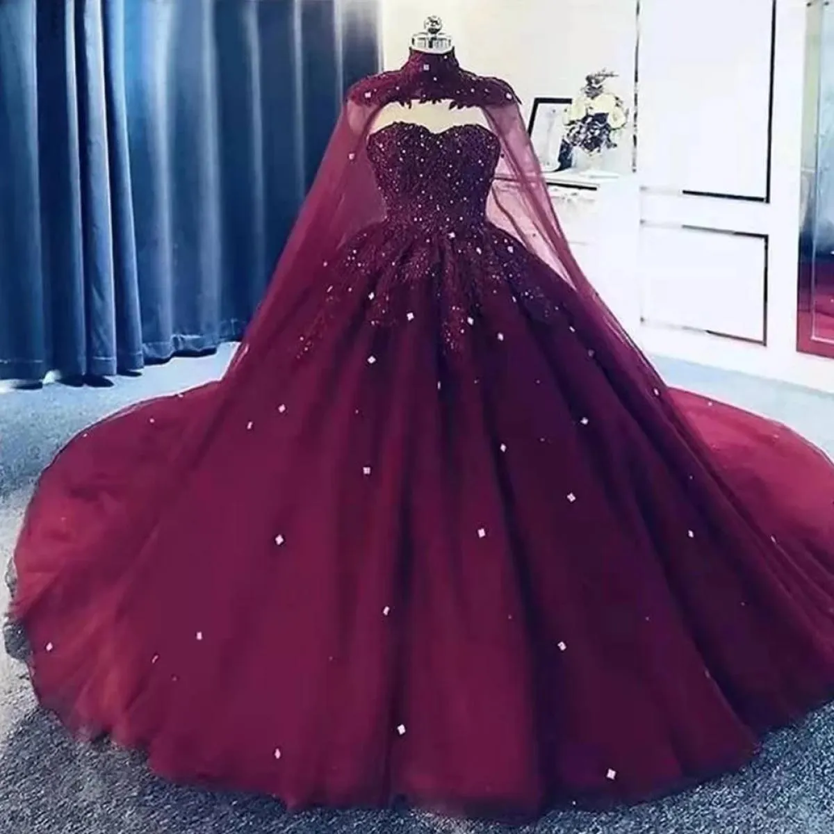 2023 Abiti da ballo Abiti da sera da sera da principessa Mantella Sweetheart con perline in pizzo Tulle Prom Festa formale Matri