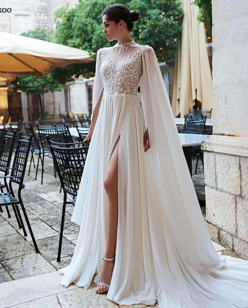 Abiti da sposa da principessa per donna con applicazioni in pizzo con spacco alto a mantella