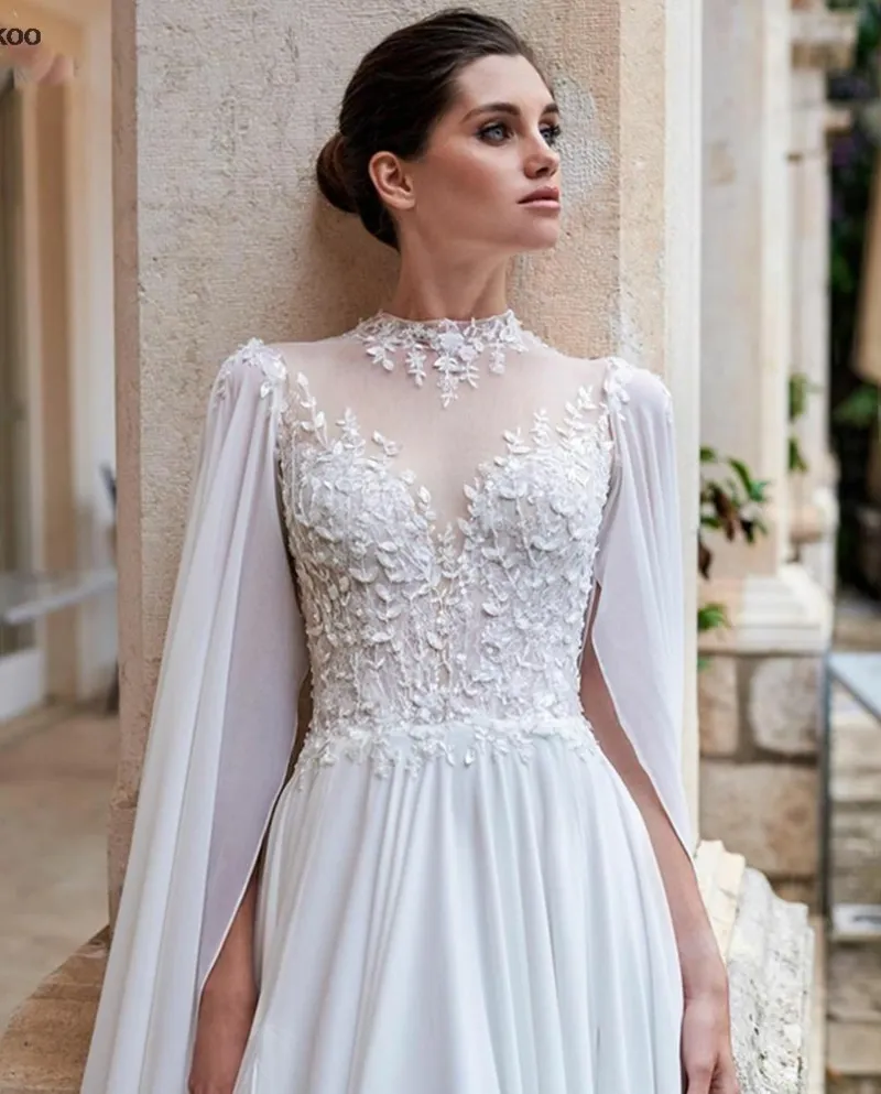 Abiti da sposa da principessa per donna con applicazioni in pizzo con spacco alto a mantella