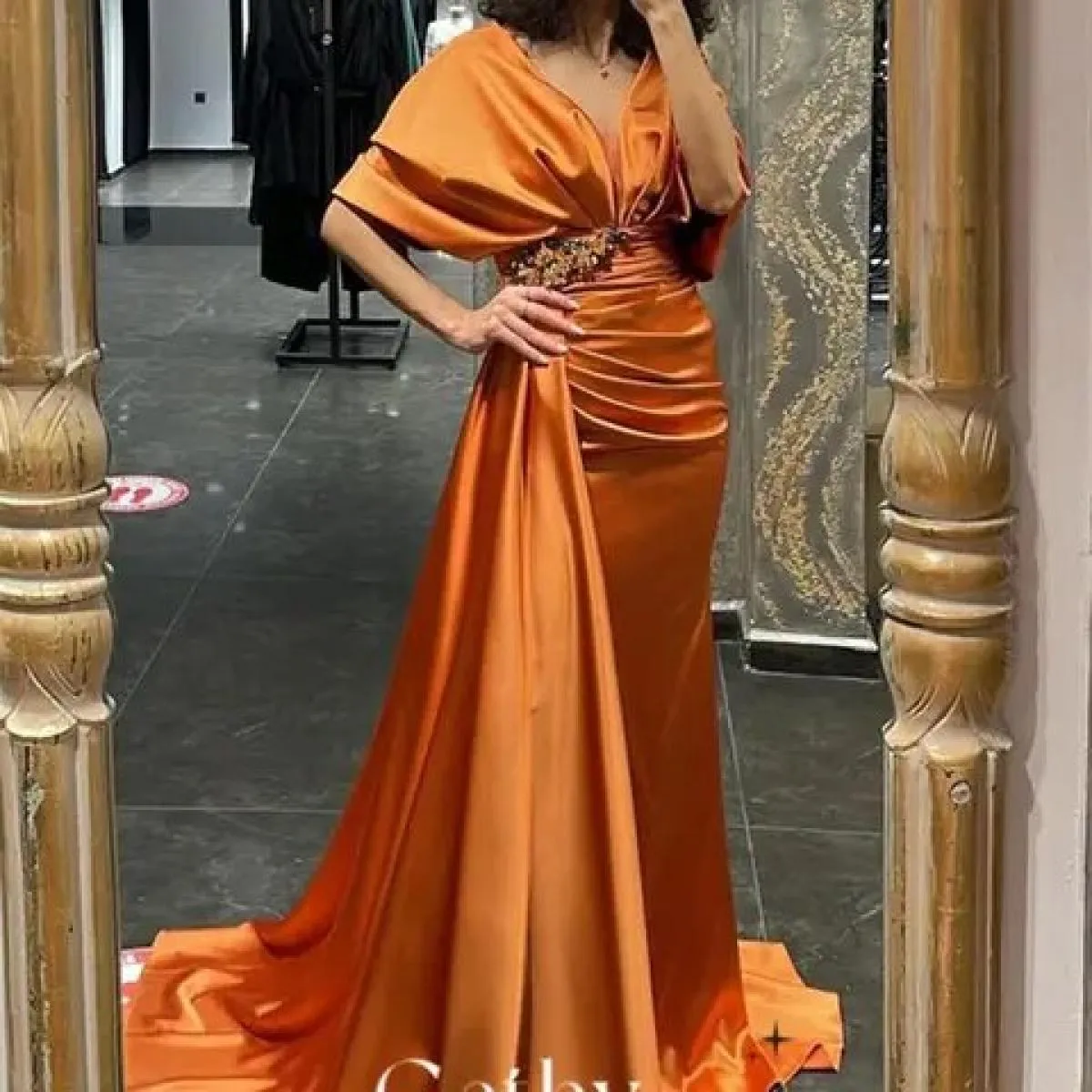 Abiti da sposa da sera Abiti da ballo a tromba Abito con maniche a mantella Abito a sirena Elegante