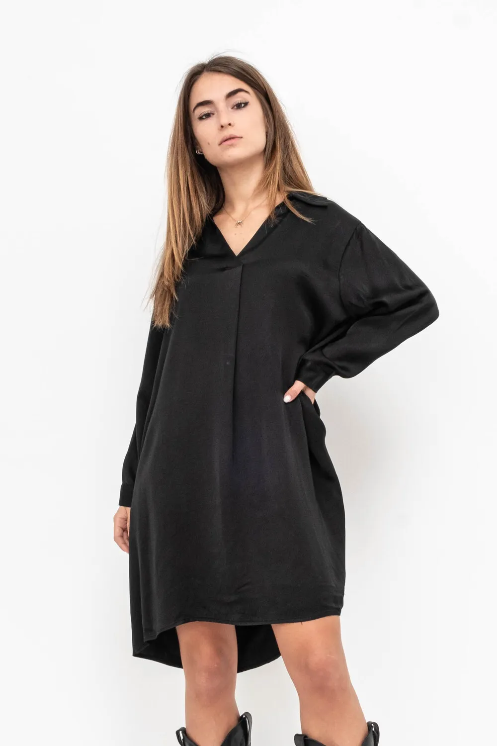 ABITO PIEGONE RASO COLLO CAMICIA TASCHE