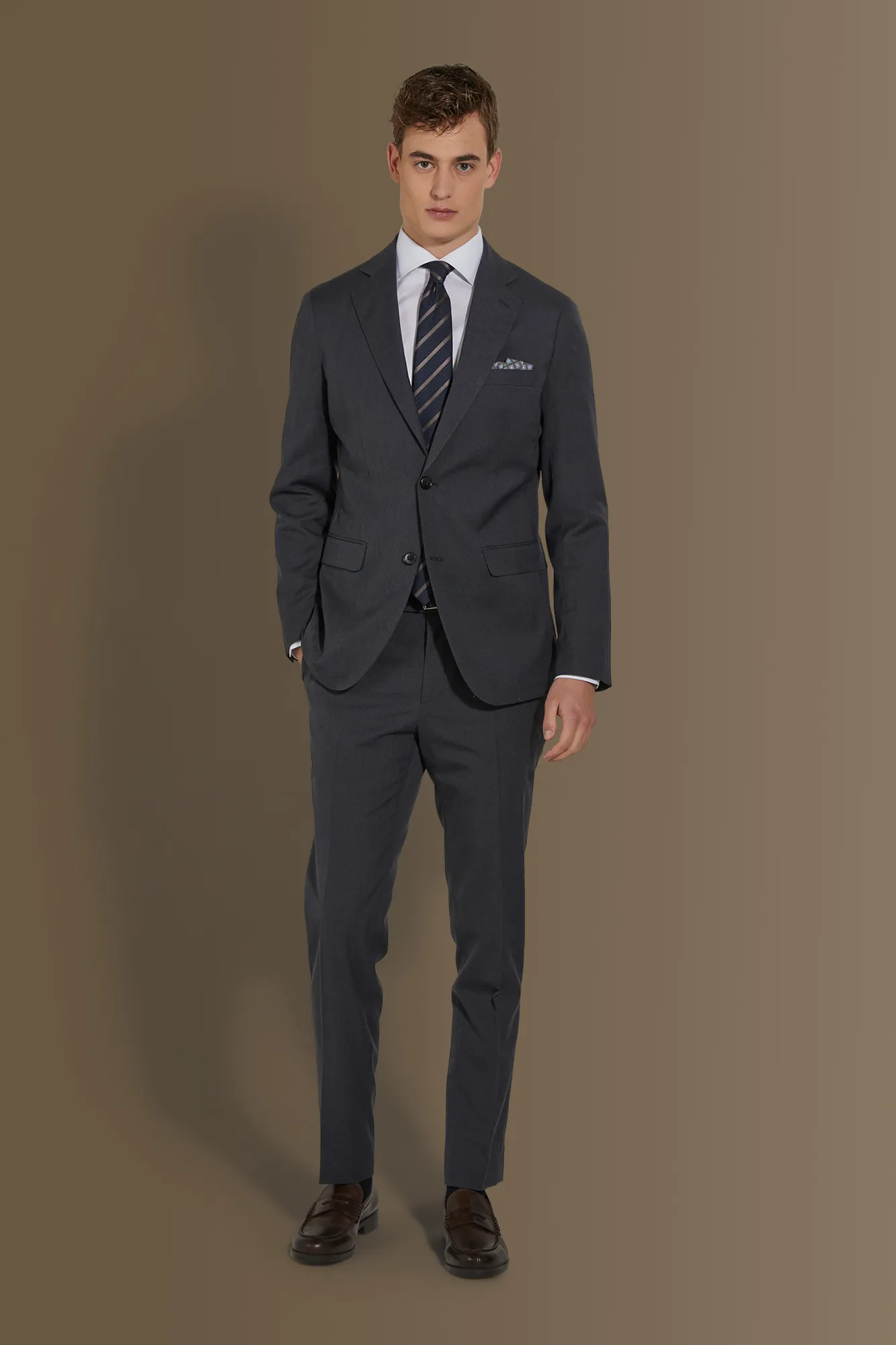 Abito uomo monopetto con pantalone senza pinces tessuto microfantasia