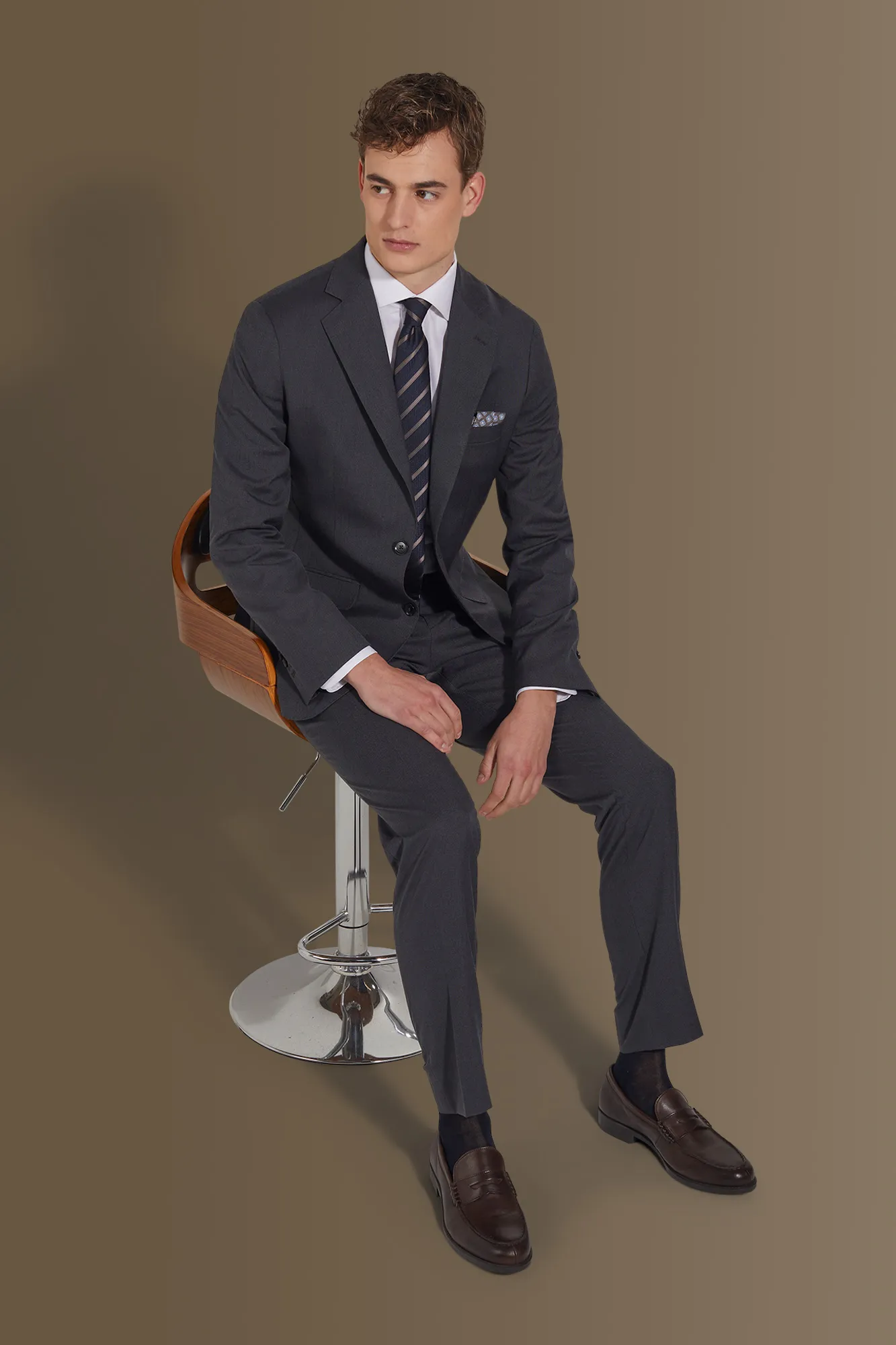 Abito uomo monopetto con pantalone senza pinces tessuto microfantasia