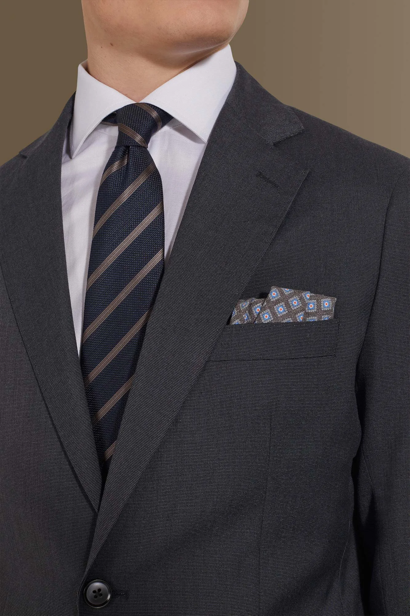 Abito uomo monopetto con pantalone senza pinces tessuto microfantasia