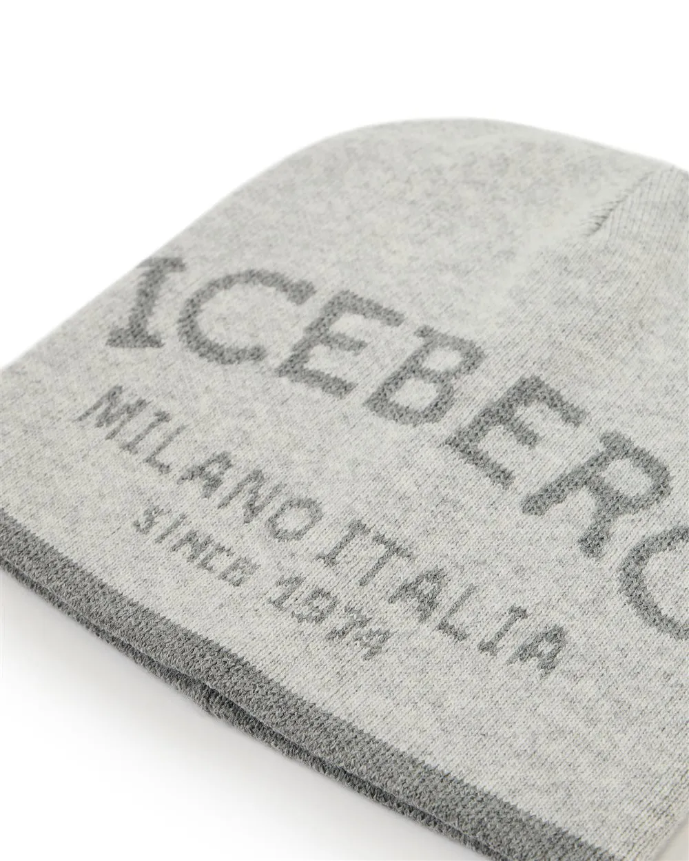 Berretto in maglia con lavorazione jacquard