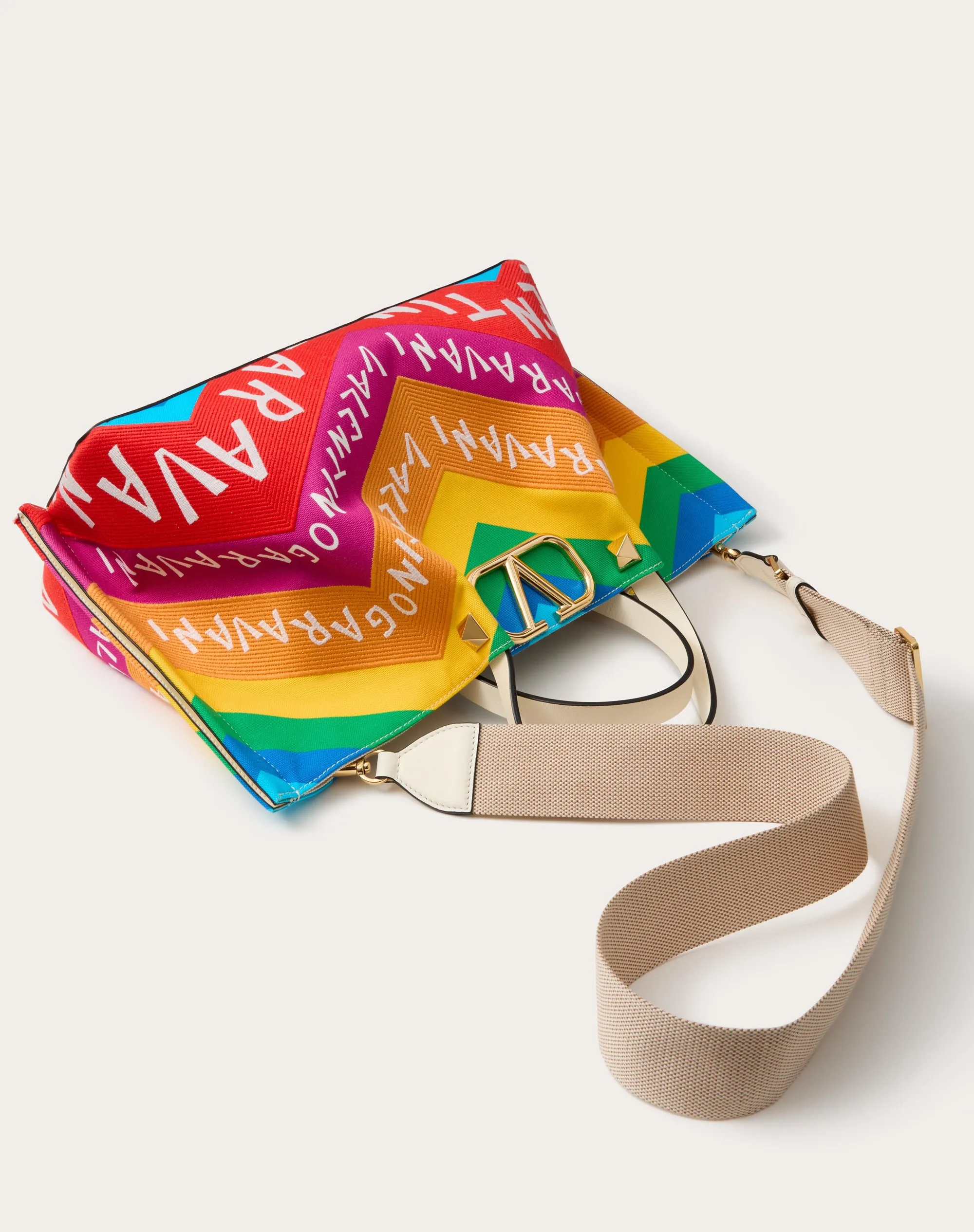 BORSA SHOPPING MEDIA VALENTINO GARAVANI ESCAPE IN CANVAS CON STAMPA CHEVRON24