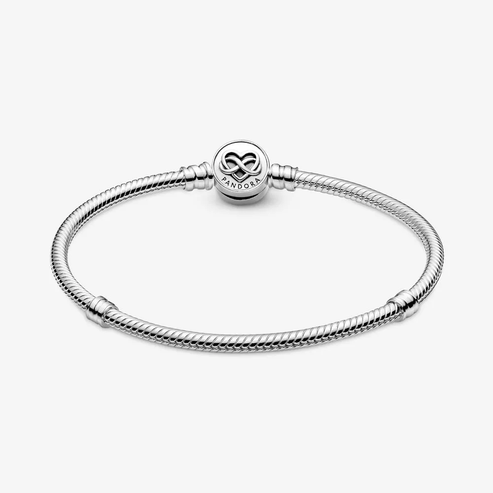 Bracciale Pandora Moments con maglia snake e chiusura con cuore e simbolo dell’infinito