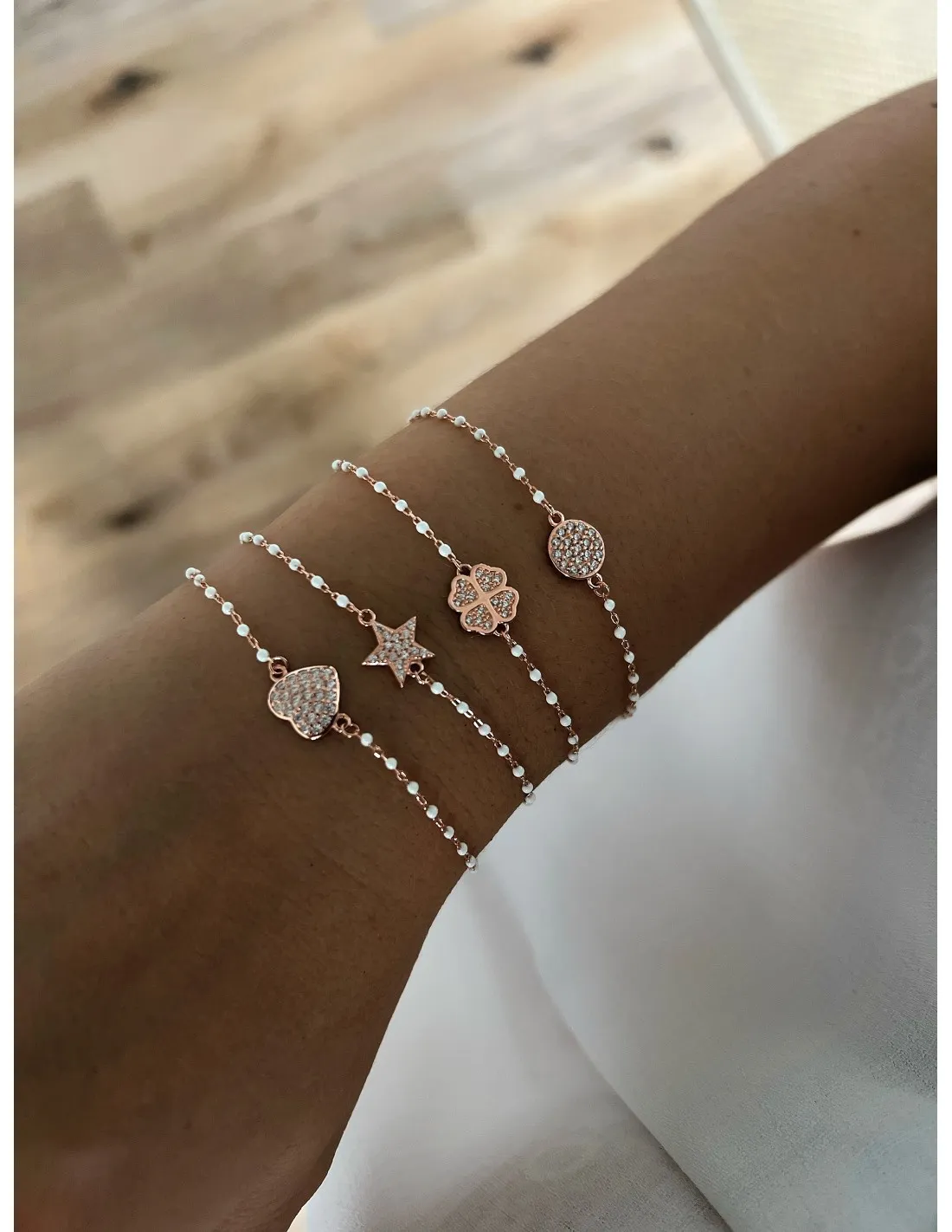 Bracciale Smaltato Bianco e Soggetto di Zirconi