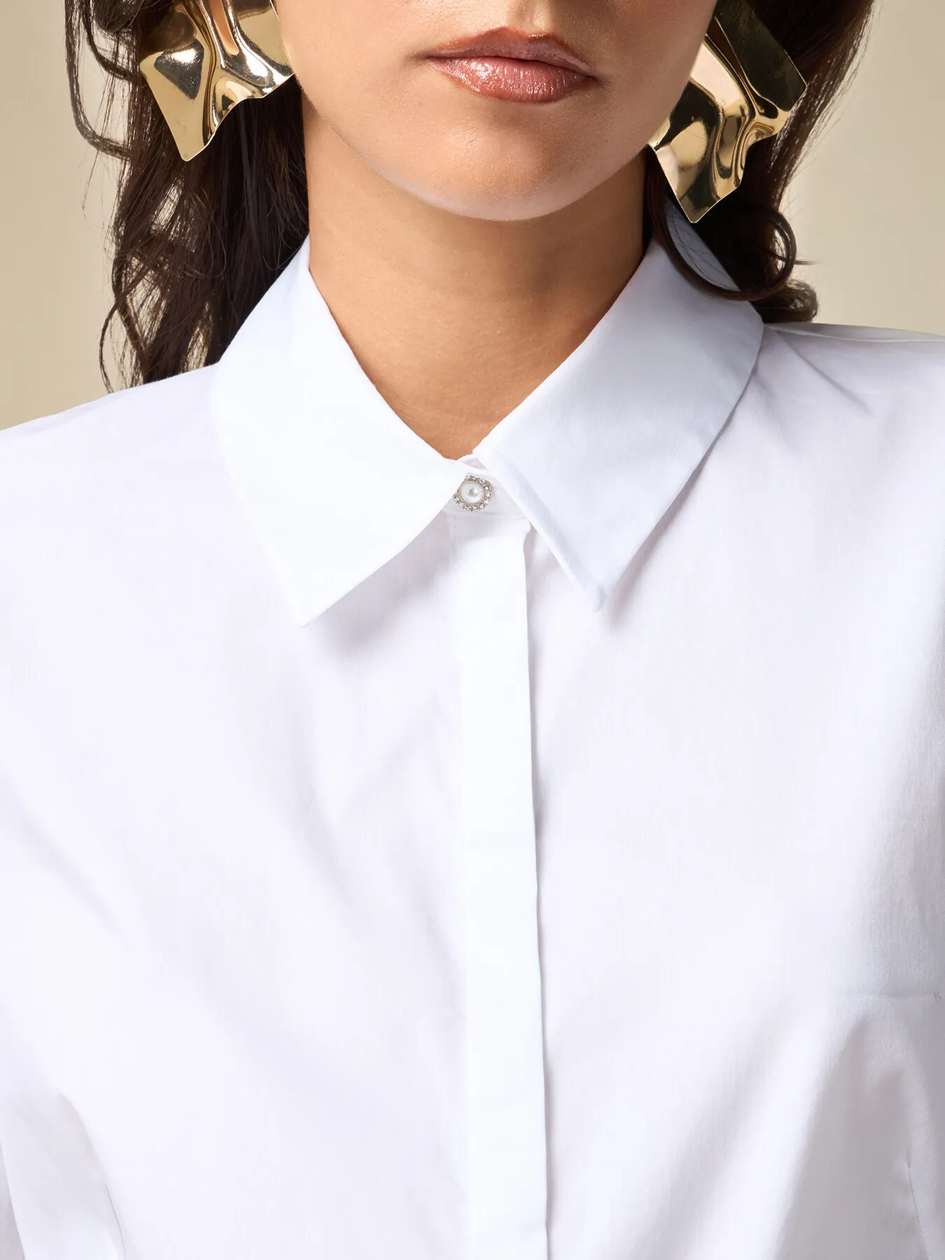 Camicia con bottone gioiello