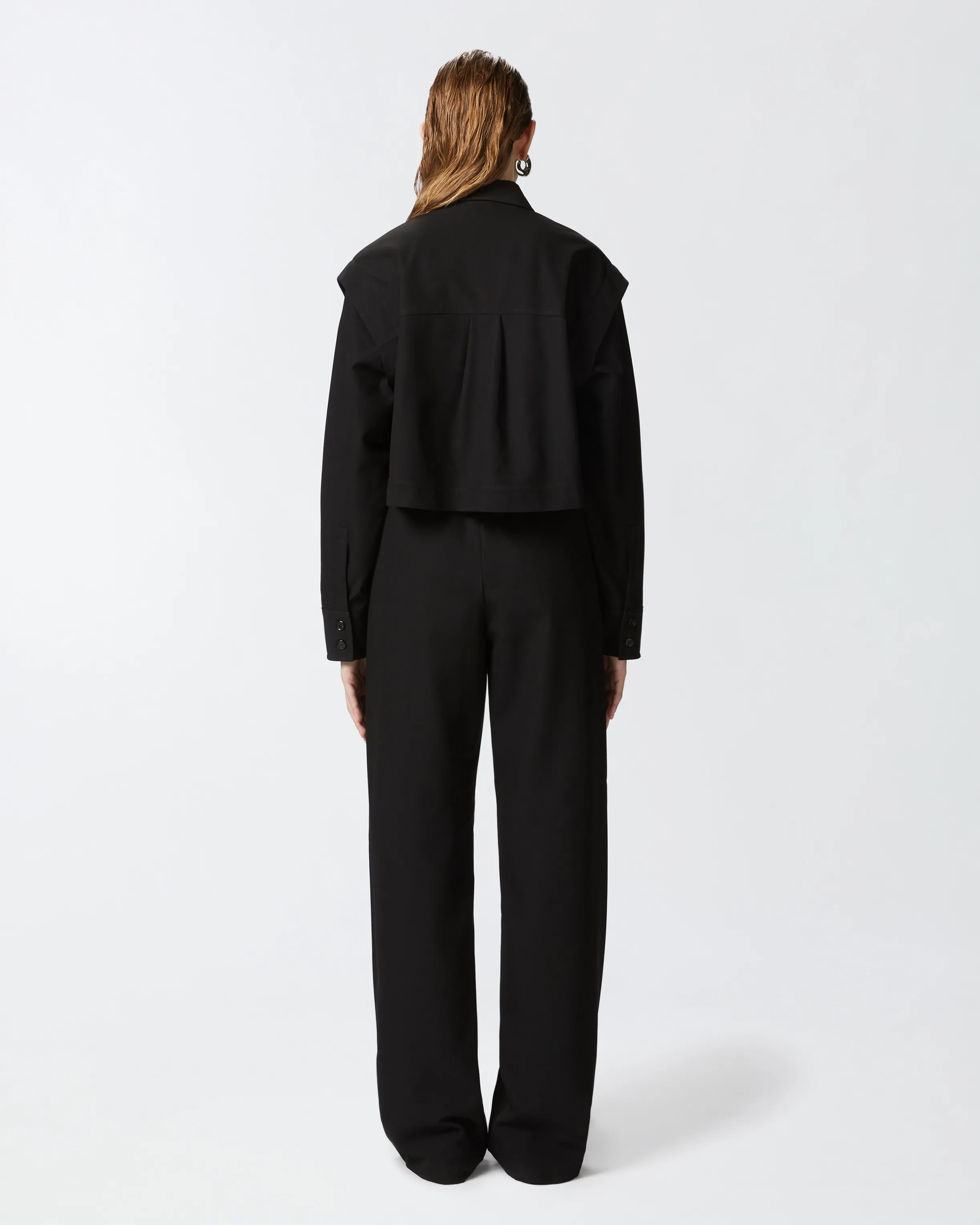  Camicia corta con taschini    
