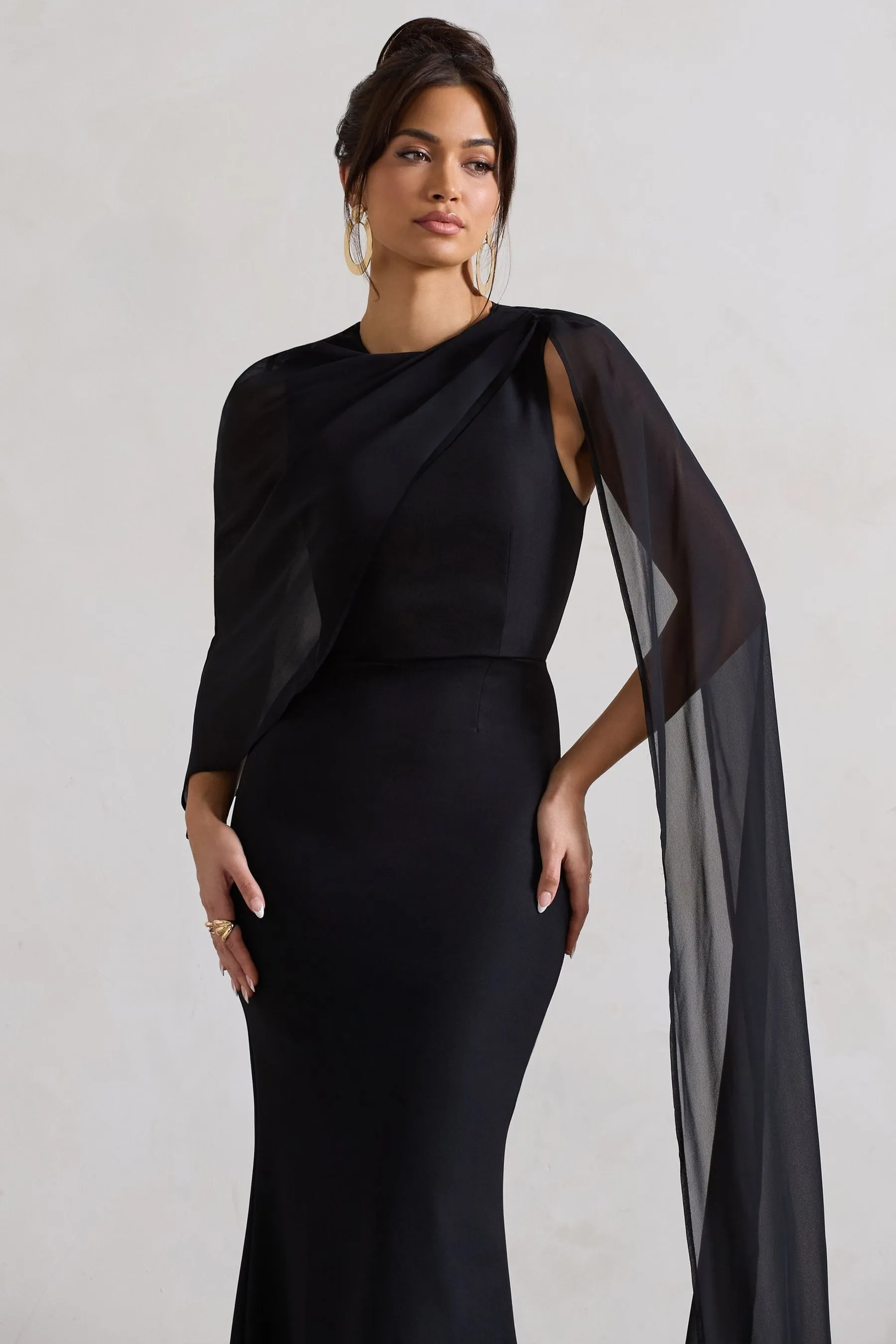 Club L London - Haze - Abito maxi accollato con mantella in chiffon
