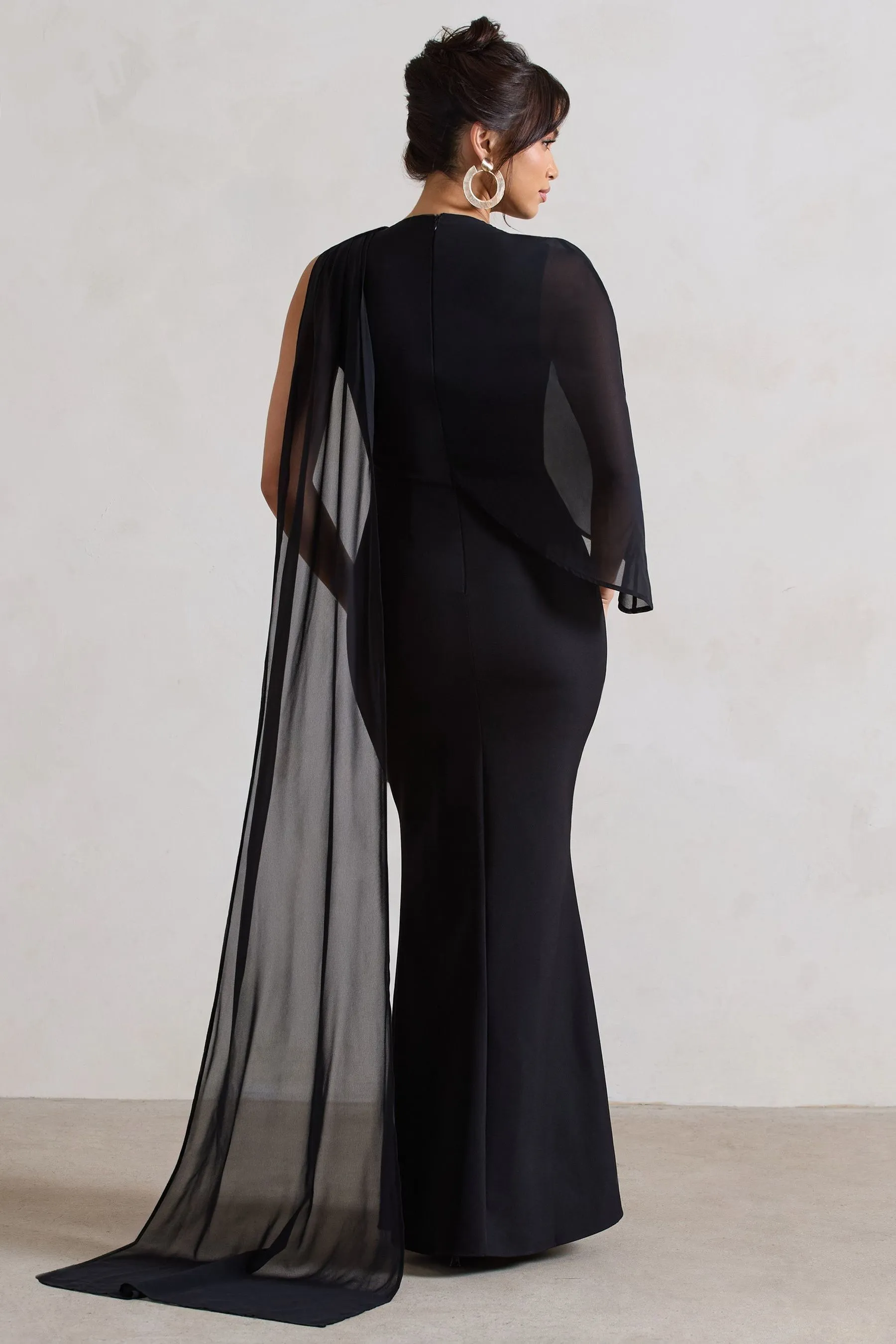 Club L London - Haze - Abito maxi accollato con mantella in chiffon