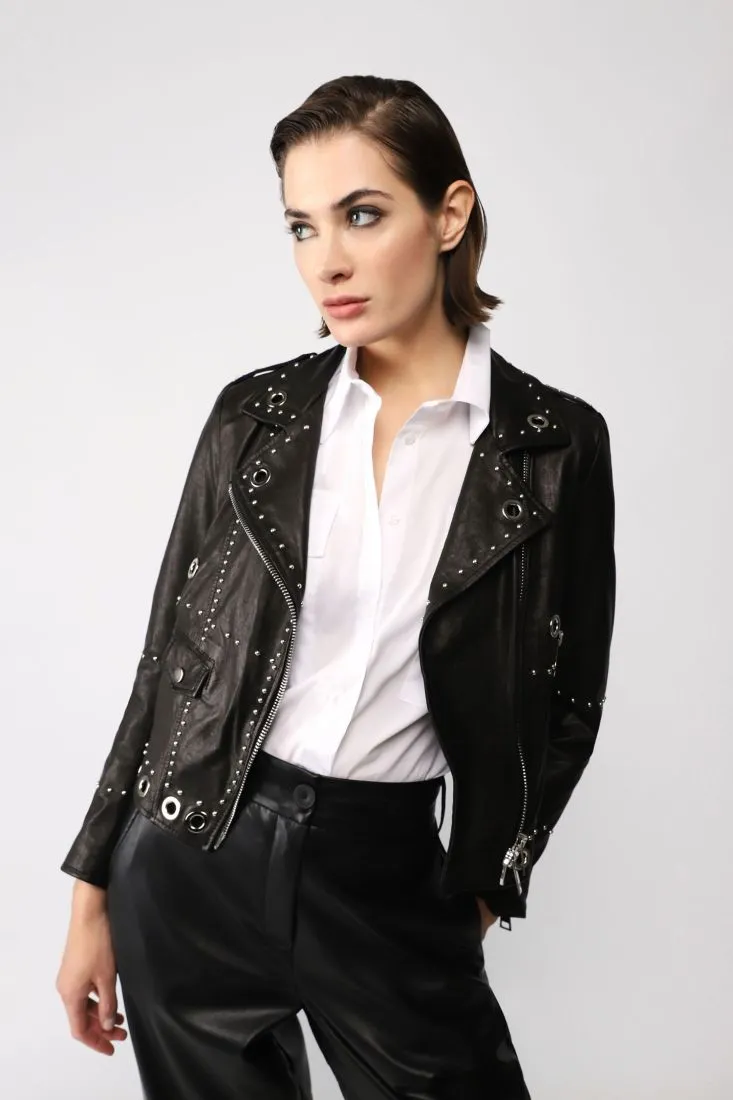 Giubbotto in vera pelle modello biker con borchie