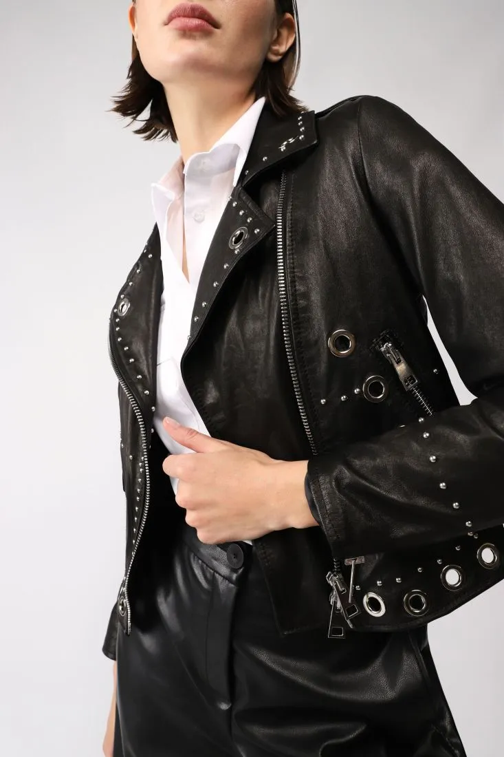 Giubbotto in vera pelle modello biker con borchie