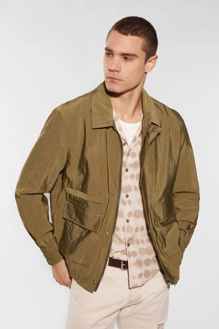 Giubbotto monocolour con orli elasticizzati e zip