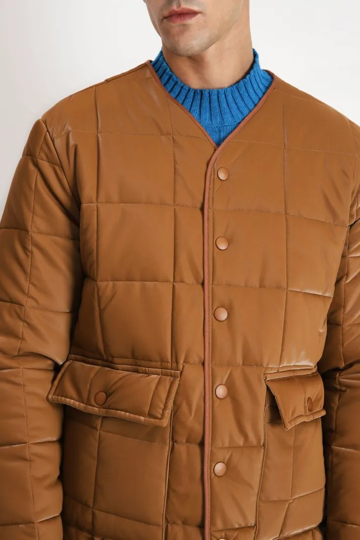 Giubbotto monocolour trapuntato con abbottonatura e tasche applicate