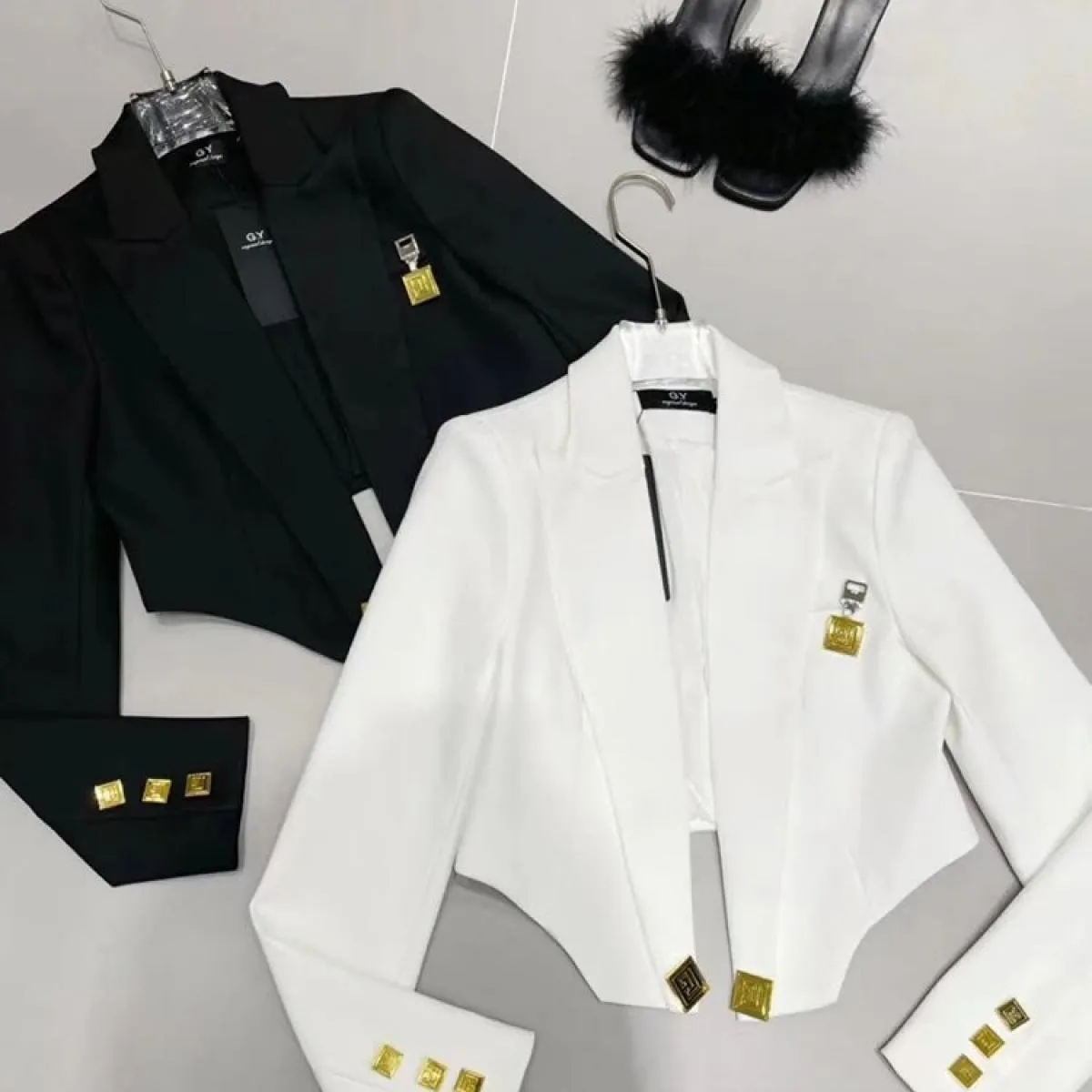 High Street Newest 2023 Designer Jacket Giacca da donna con mantella con bottoni quadrati in metallo