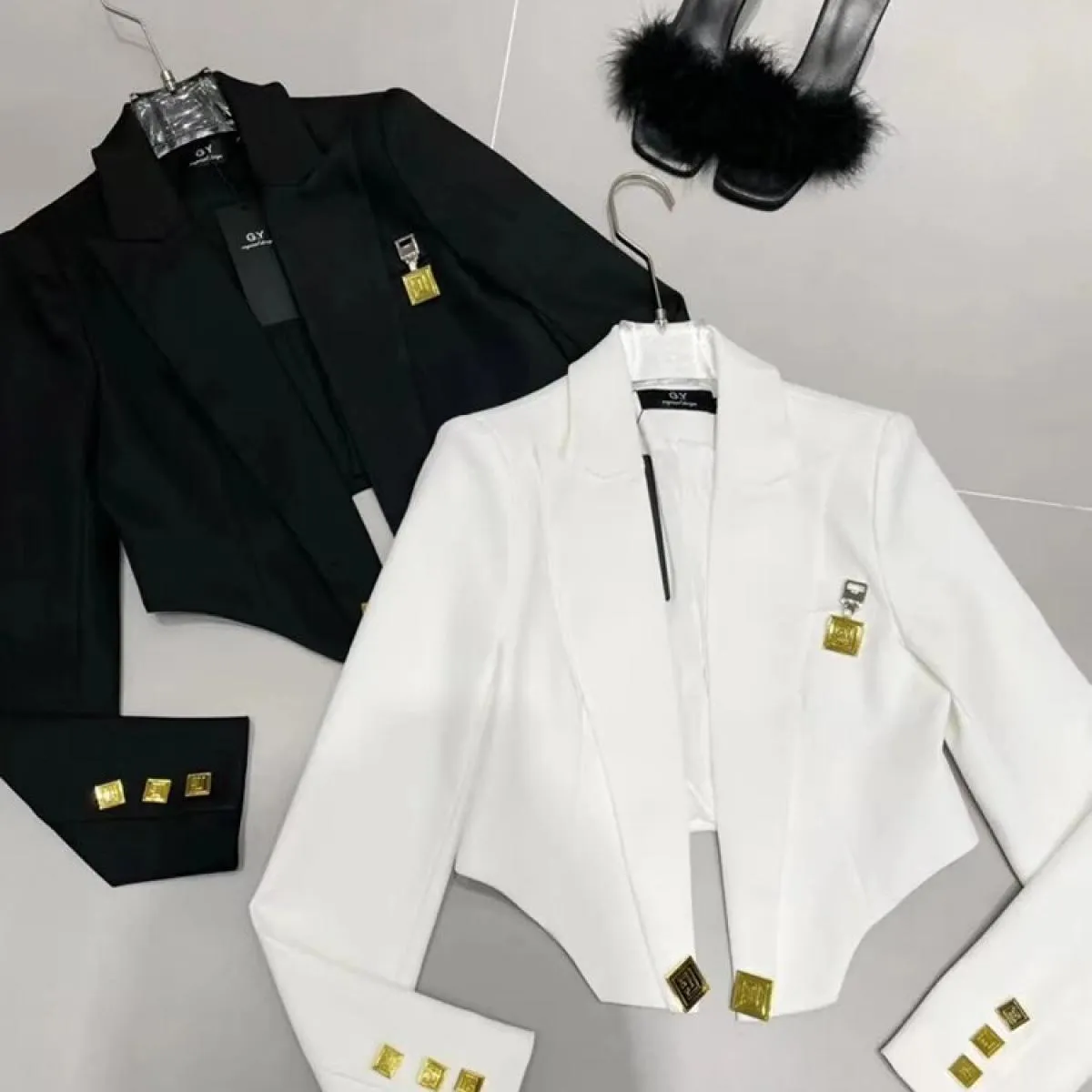 High Street Newest 2023 Designer Jacket Giacca da donna con mantella con bottoni quadrati in metallo
