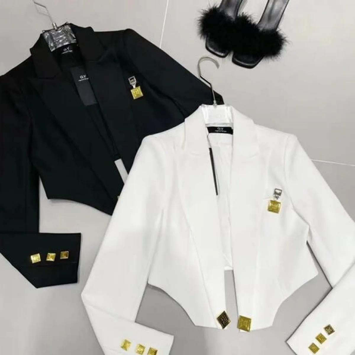 High Street Newest 2023 Designer Jacket Giacca da donna con mantella con bottoni quadrati in metallo