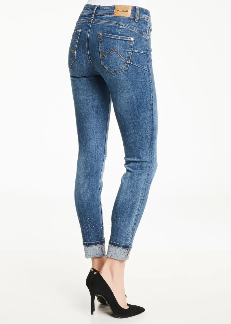Jeans con carré arrotondato