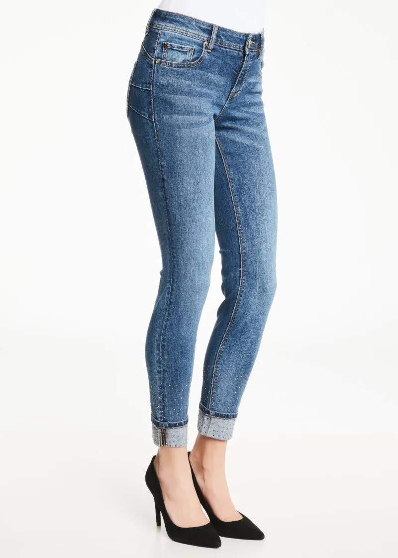 Jeans con carré arrotondato