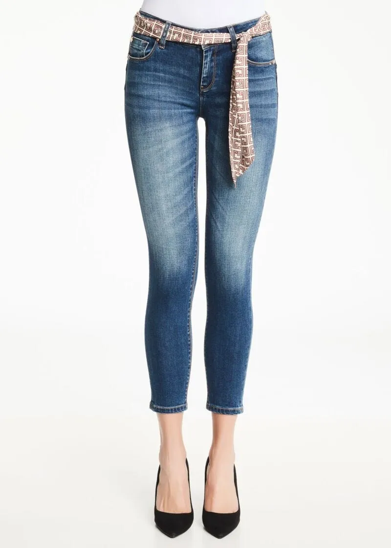 Jeans con cintura logata
