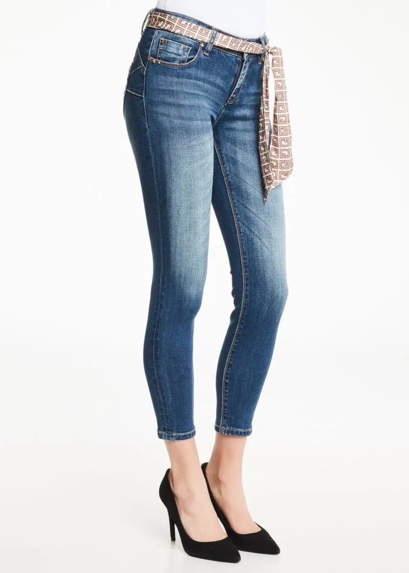 Jeans con cintura logata