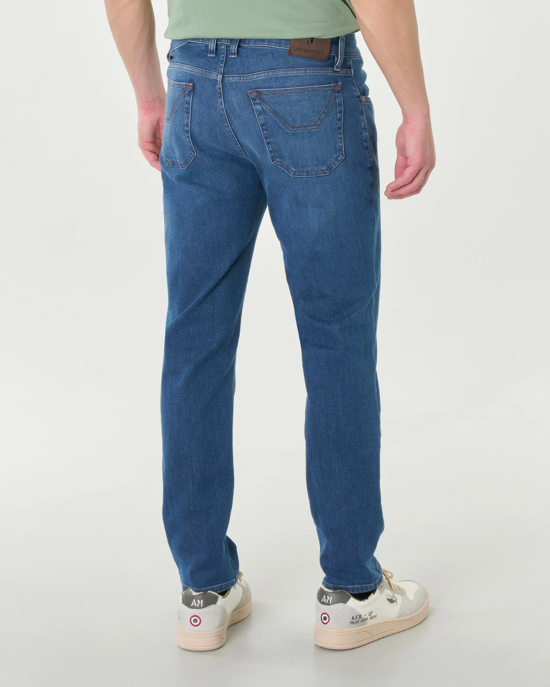 Jeans PA100 tapered lavaggio medio stone washed con toppa