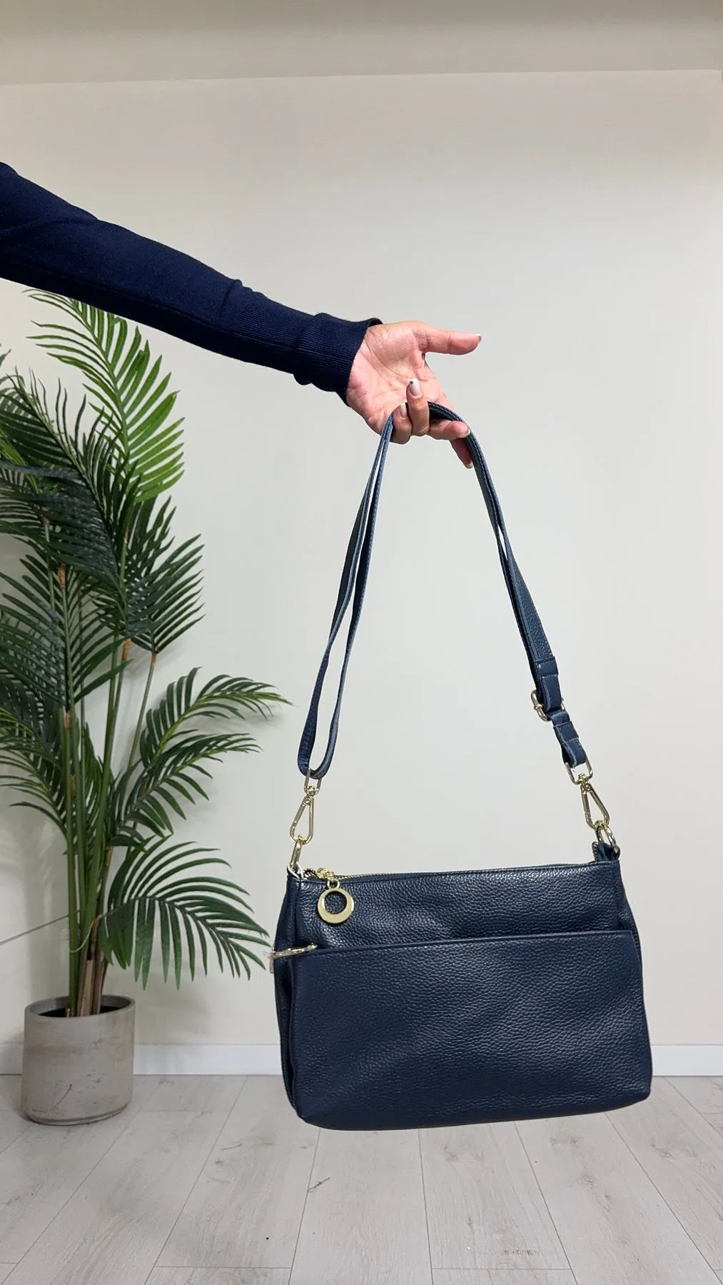 LALTERNATIVASTYLE - 3992719P39 - BORSA PELLE MULTIZIP, TASCA FRONTALE CON TRACOLLA E DETTAGLI