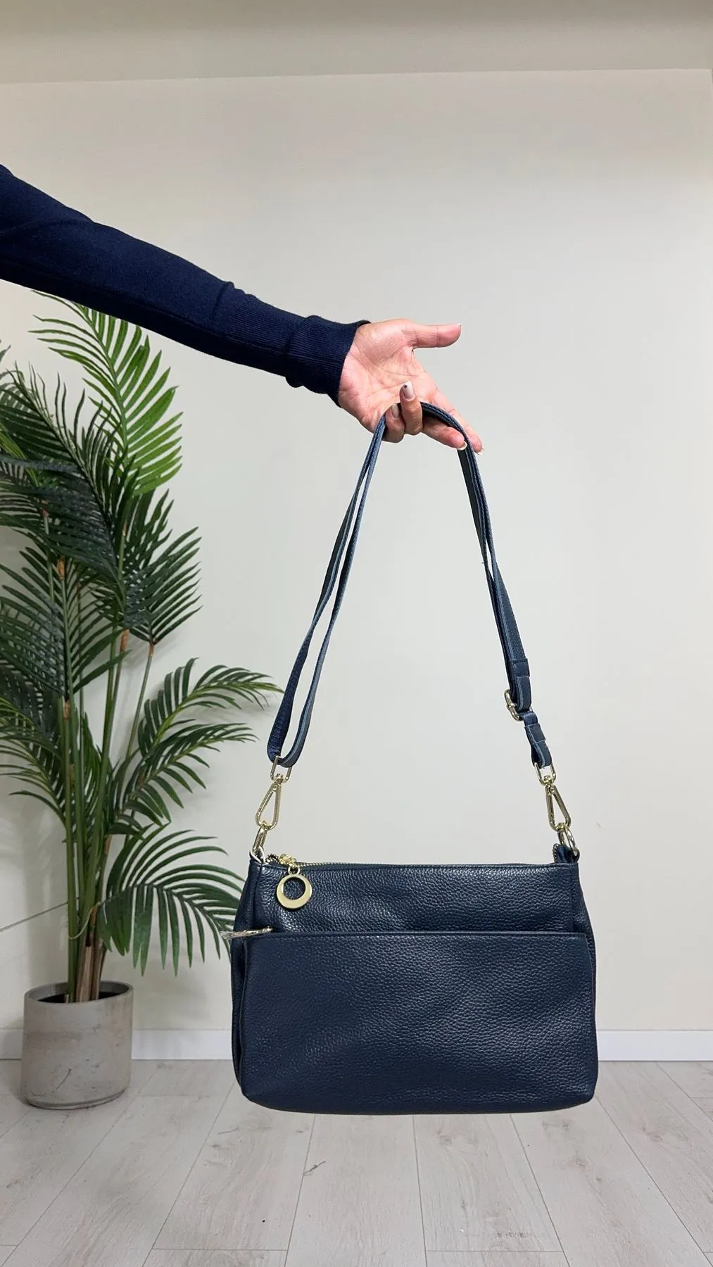 LALTERNATIVASTYLE - 3992719P39 - BORSA PELLE MULTIZIP, TASCA FRONTALE CON TRACOLLA E DETTAGLI