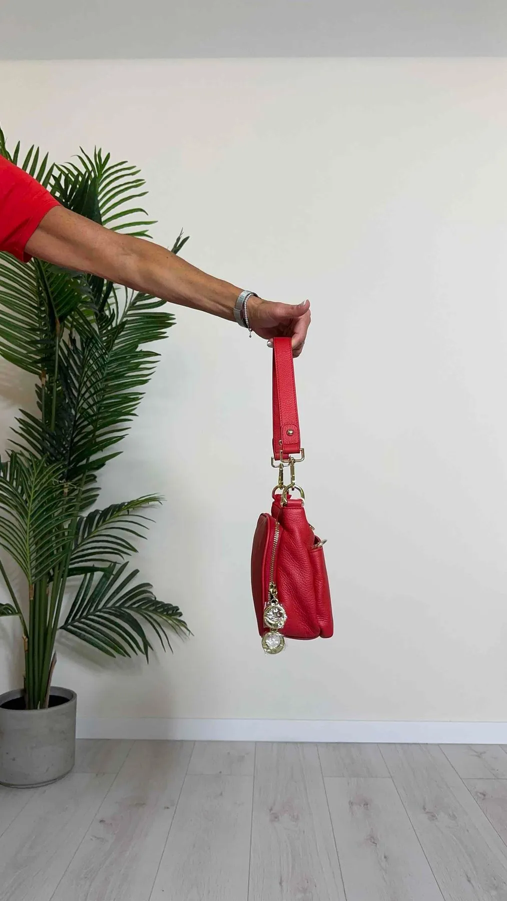 LALTERNATIVASTYLE - 3992719P39 - BORSA PELLE MULTIZIP, TASCA FRONTALE CON TRACOLLA E DETTAGLI