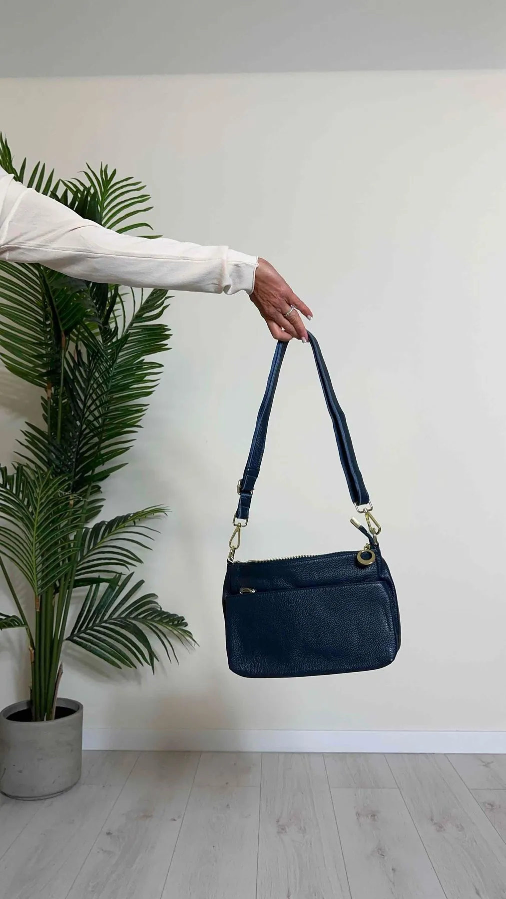 LALTERNATIVASTYLE - 3992719P39 - BORSA PELLE MULTIZIP, TASCA FRONTALE CON TRACOLLA E DETTAGLI