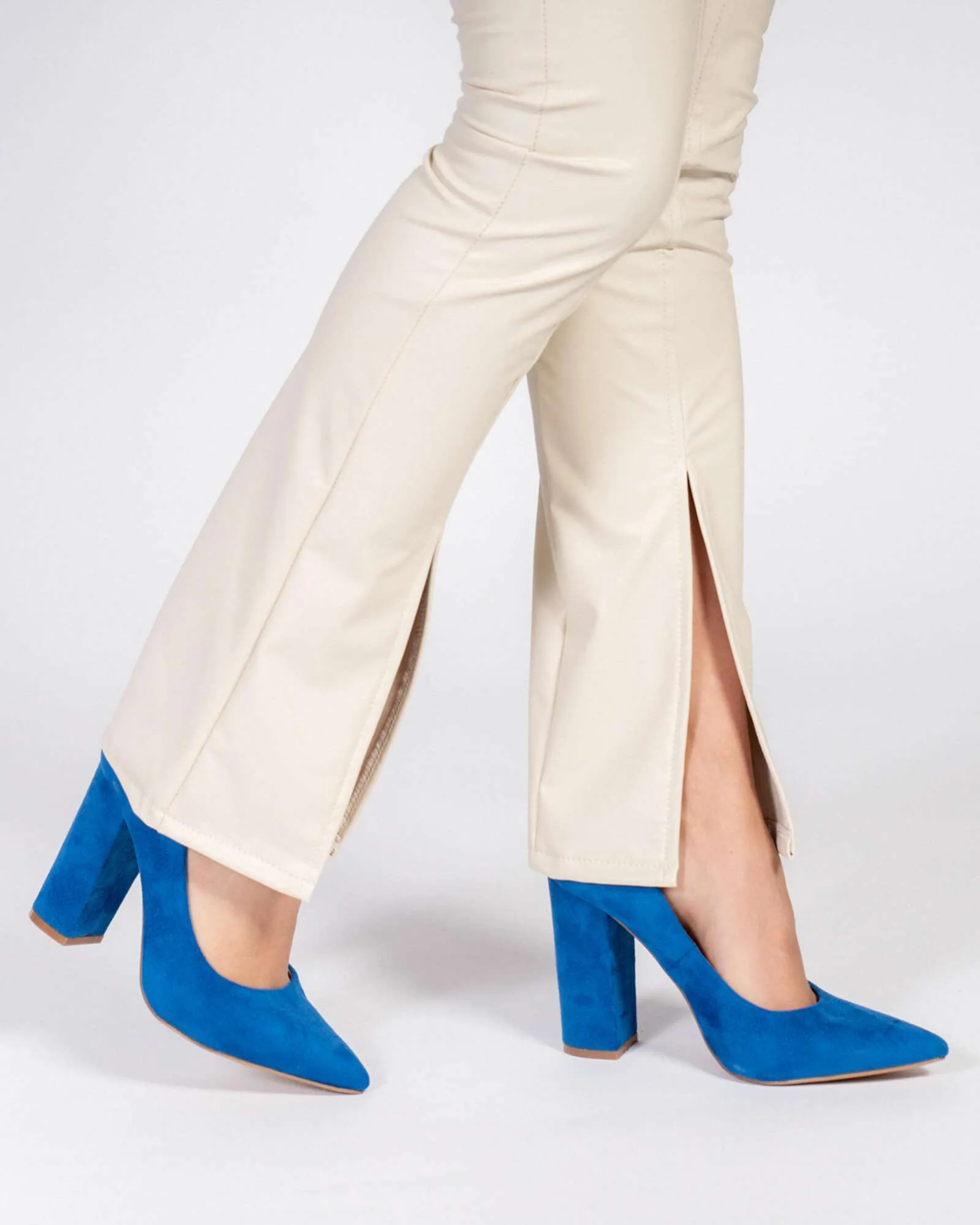 Leggings in ecopelle con spacco frontale