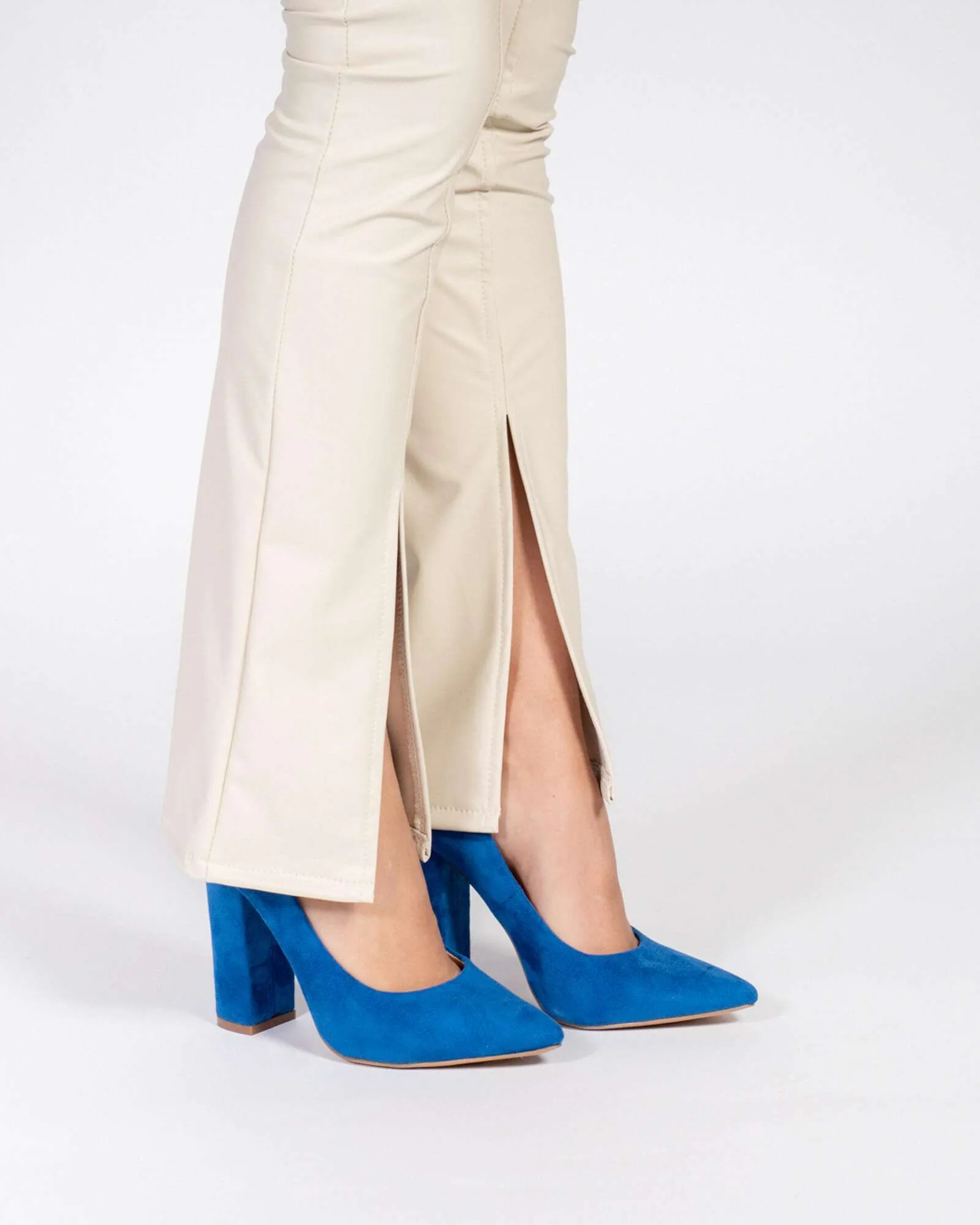 Leggings in ecopelle con spacco frontale