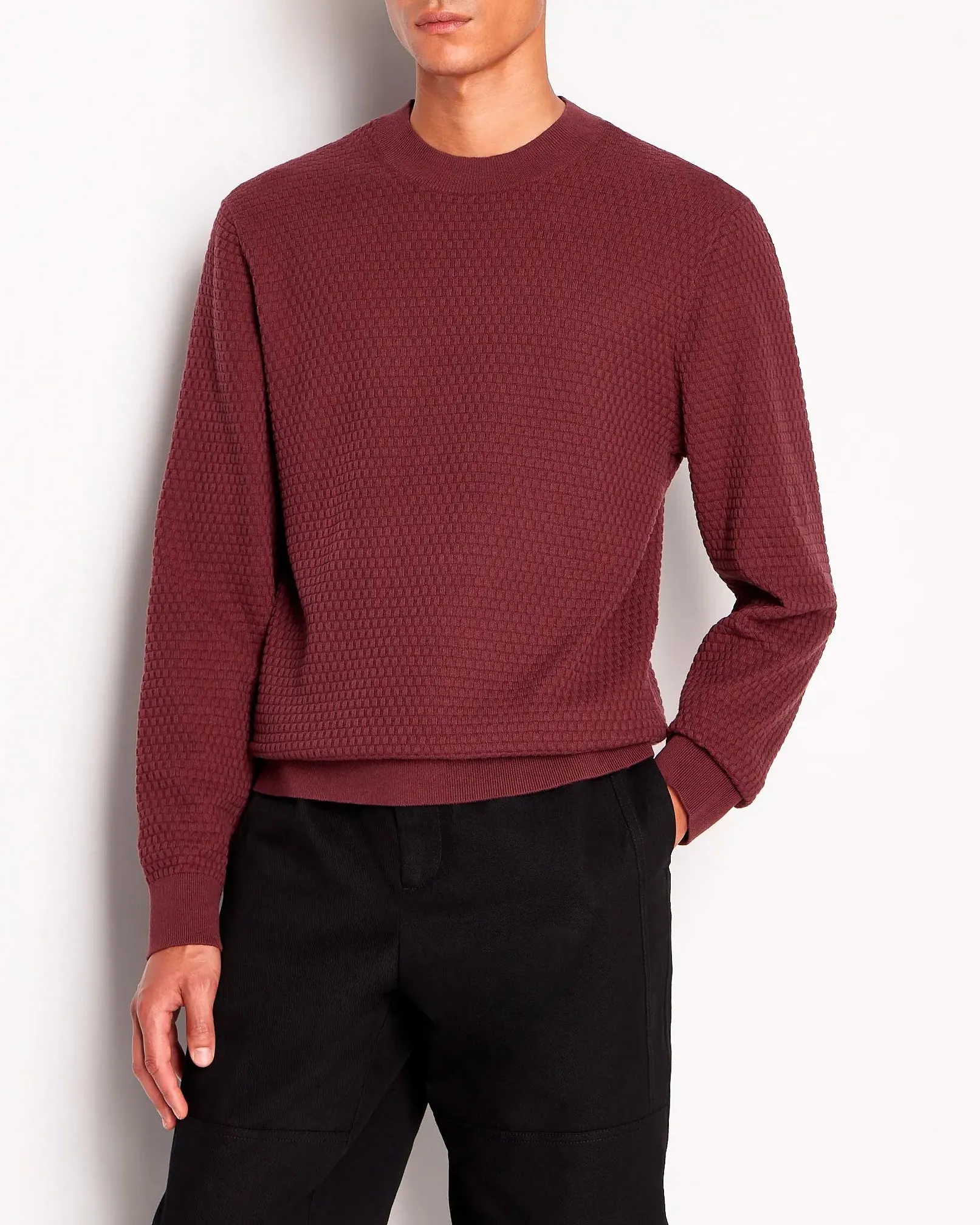 Maglia bordeaux girocollo con lavorazione a micro mattoncino