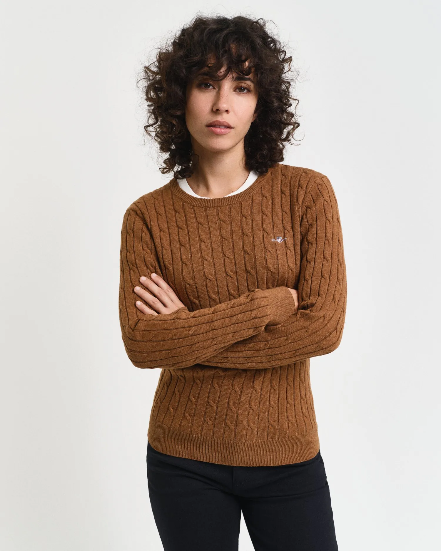 Maglia girocollo in cotone elasticizzato a trecce    