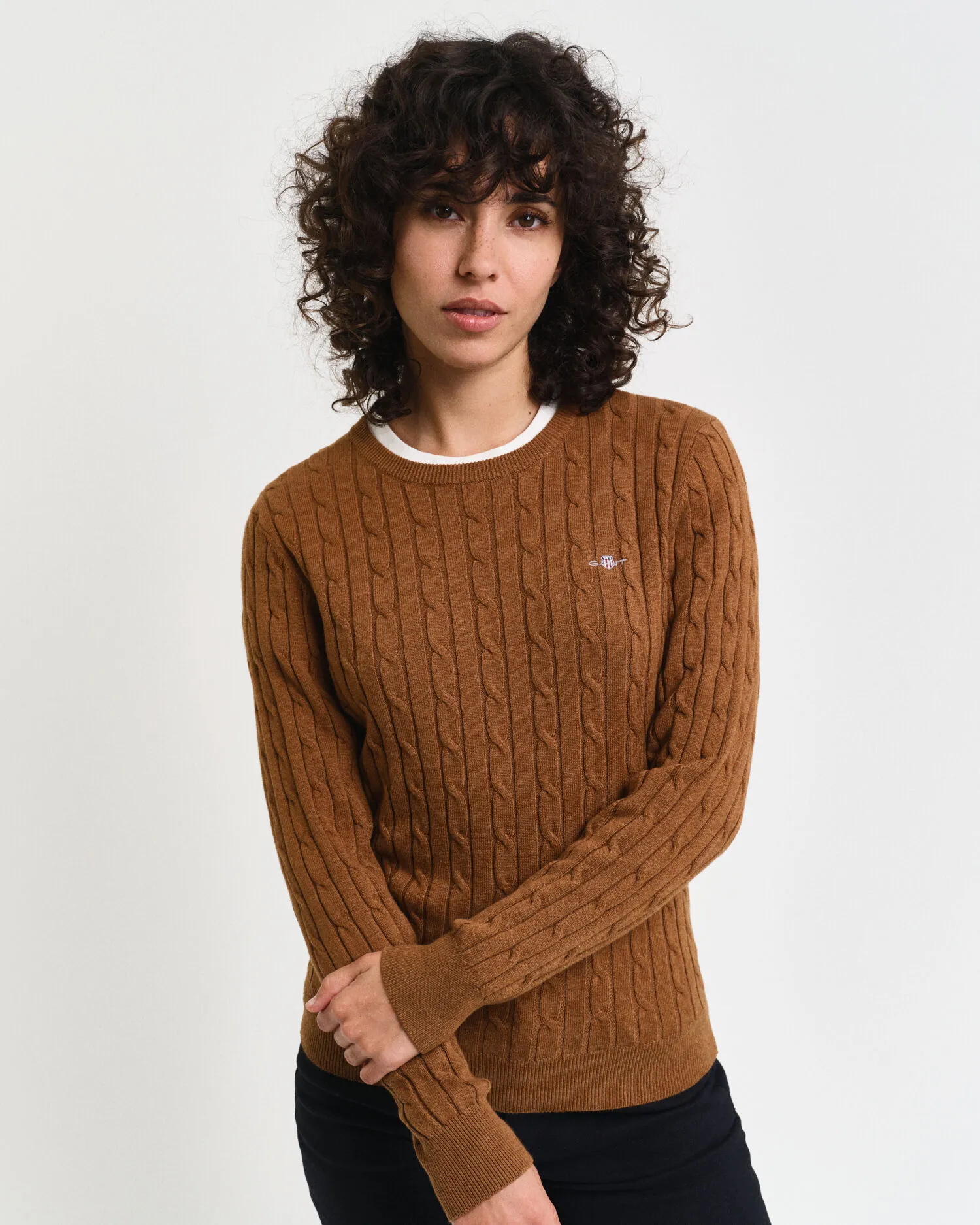 Maglia girocollo in cotone elasticizzato a trecce    