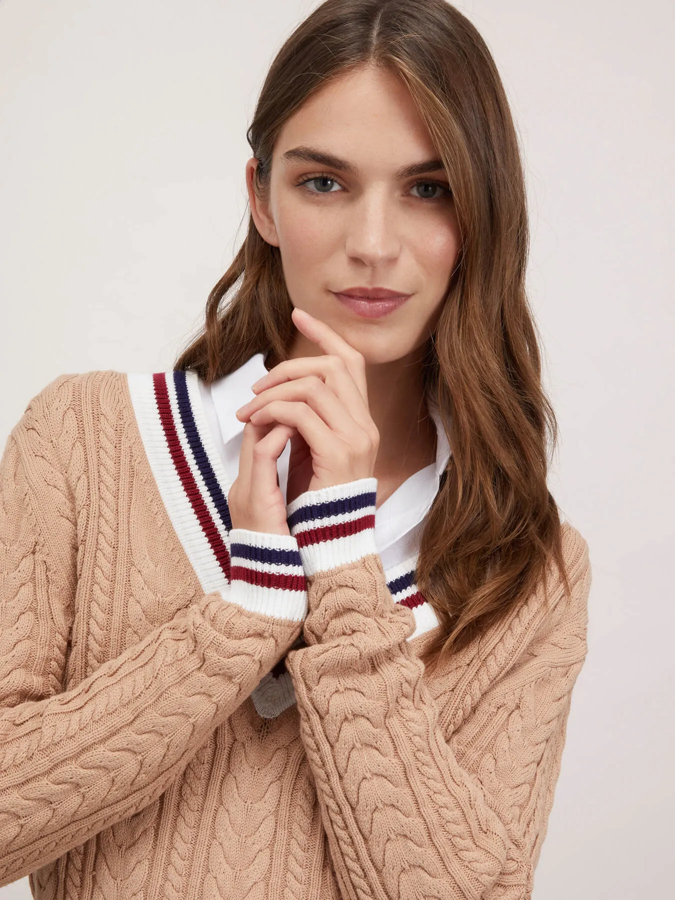 Maglia pullover a trecce con bordi a righe