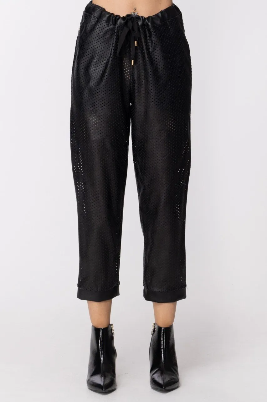 PANTALONE IN ECOPELLE TRAFORATA CON ELASTICO IN VITA VAR UNICA