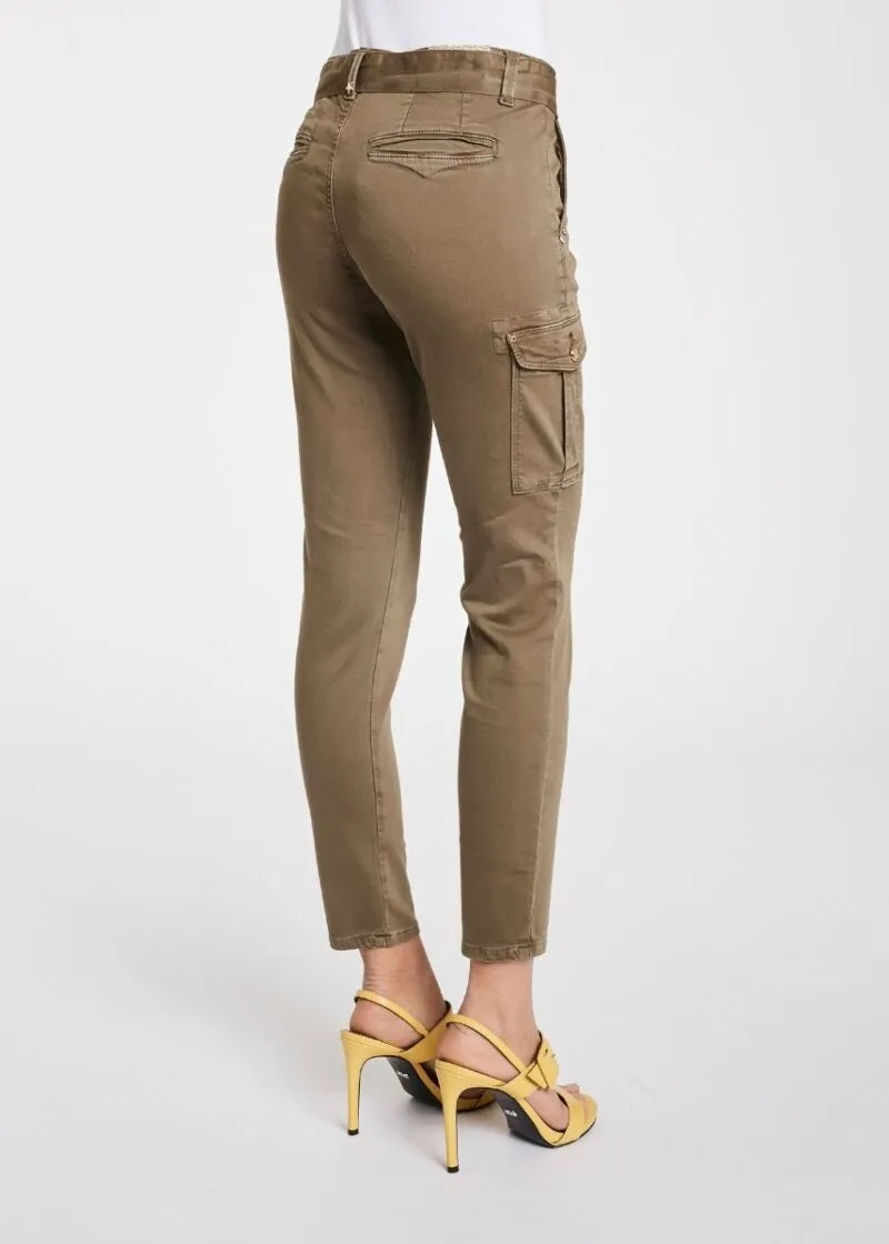 Pantaloni cargo con cintura gioiello