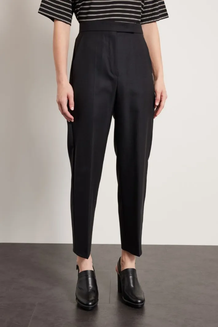 Pantaloni carrot in tela