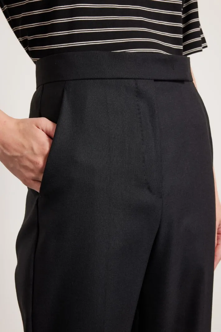 Pantaloni carrot in tela