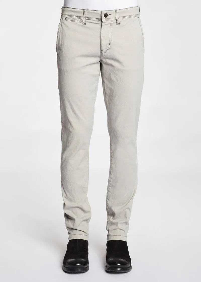 Pantaloni chino con tasche