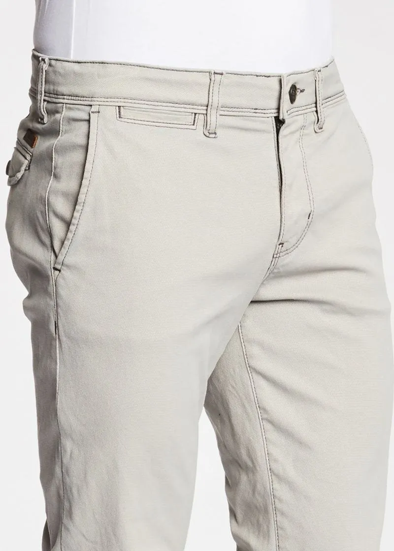 Pantaloni chino con tasche