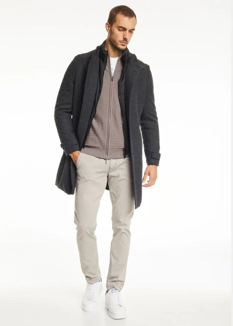 Pantaloni chino con tasche