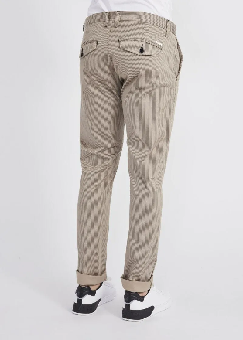 Pantaloni chino gessati