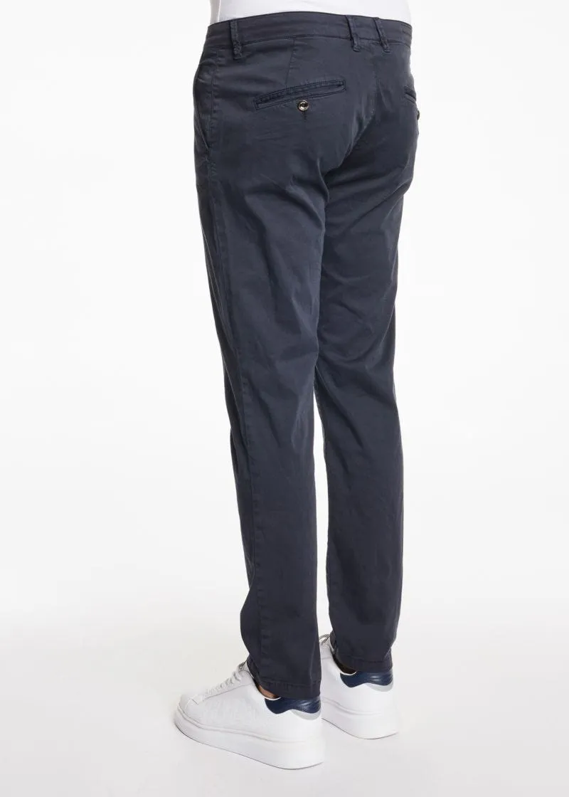 Pantaloni chino in satin
