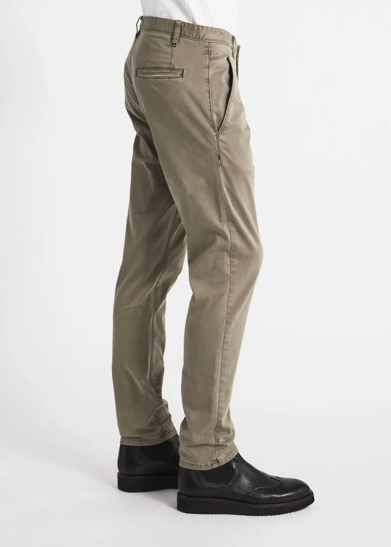 Pantaloni chino loose fit