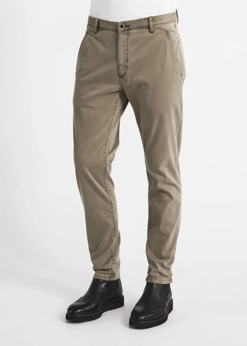 Pantaloni chino loose fit