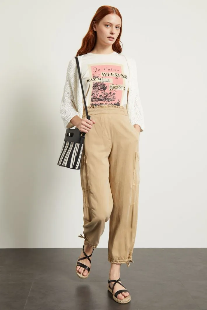 Pantaloni con coulisse al fondo